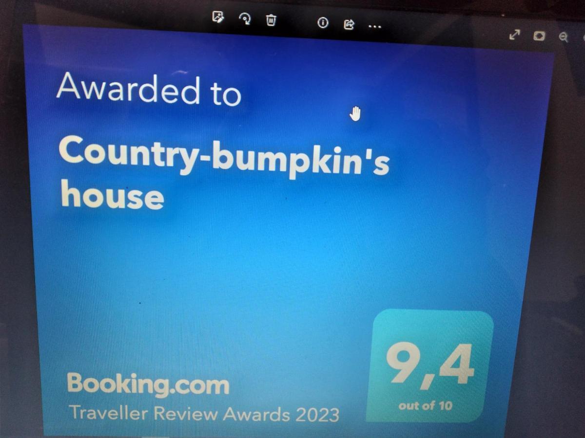 Holiday home Country-bumpkin's House